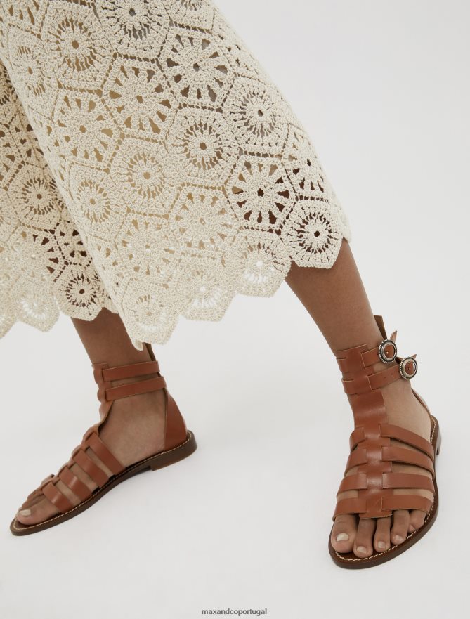 sapato ponto MAX&Co. mulheres sandálias gladiadoras de couro bronzeado B40R64942